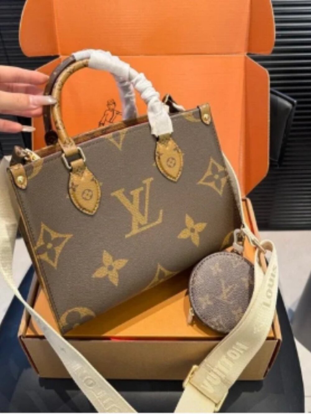 LOUIS VUITTON M46373 OnTheGo PM Tote Bag